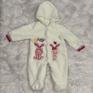 Baby button down onesie SIZE 6-9 months used once in great condition